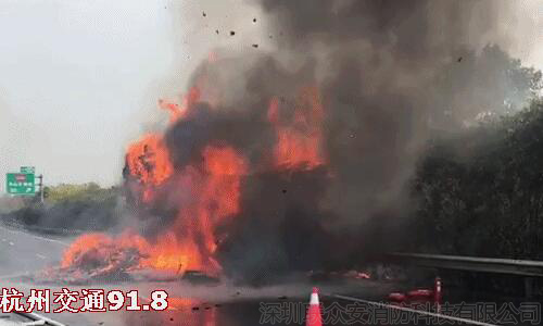 快递车起火 快递车起火